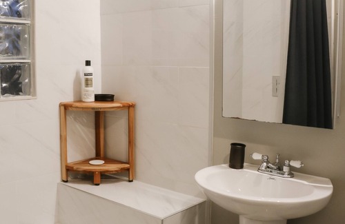 Washington Ave./ Memorial Park House | Downtown Dream: 2-BR Cozy Cottage Gem