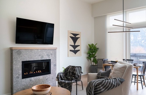 Nelson Condo | Downtown Elegance on Baker Street