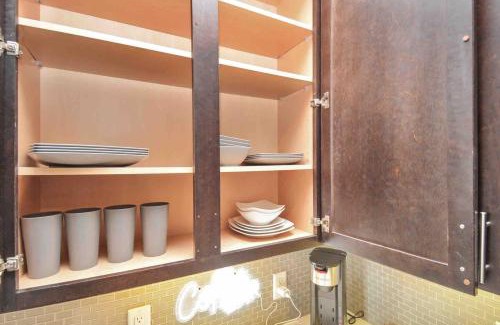 East Downtown Houston Apartment | Downtown Elegance Upscale Houston King Retreat
