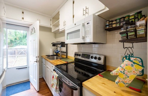 Durham House | DownTown-Fenced-Medical-Work Stay Perfect-BlazingWifi-