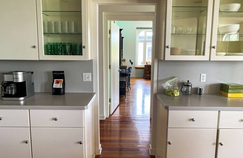 Downtown Kenosha Apartment | Downtown Gem Spacious, Comfortable & Family-Friendly Retreat Above a Coffee Shop