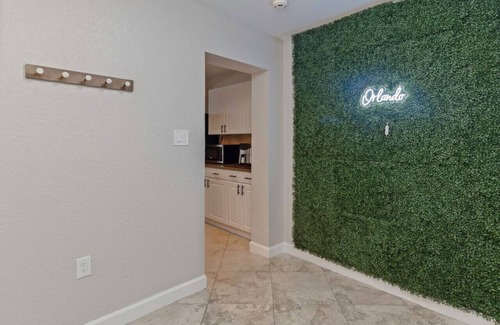Lake Eola Heights House | Downtown Gem w/Jacuzzi + Basketball + Games!