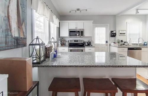Yachting Village Cottage | Downtown Harbor Dream - Gorgeous Harborside Cottage