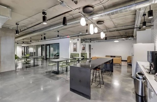 Downtown Phoenix Apartment | Downtown Highrise STU | Sky Pool, Parking, Gym 07