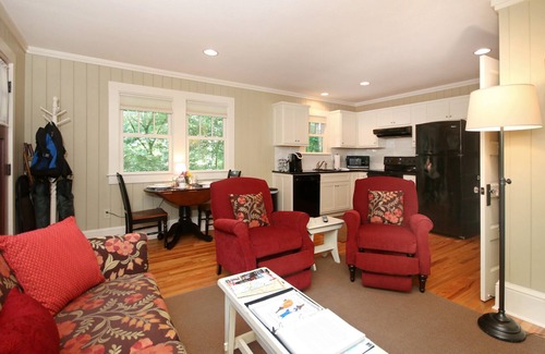 Black Mountain Cottage | Downtown Historic Area, Arts and Crafts CottagenPREMIER HOST SINCE 2013