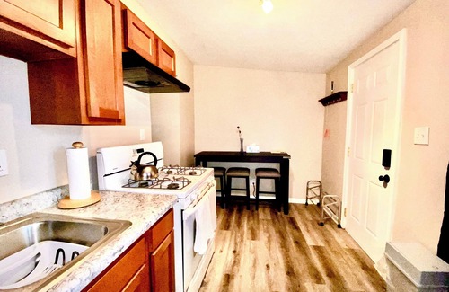 Hobart Apartment | Downtown Hobart Cozy 1 Bedroom