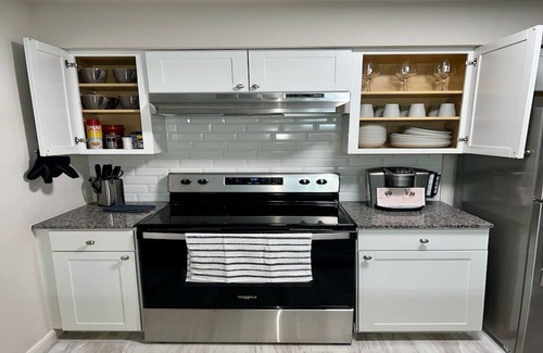 University Heights House | Downtown Home near UF, Shands & Depot Park w/privately fenced backyard!