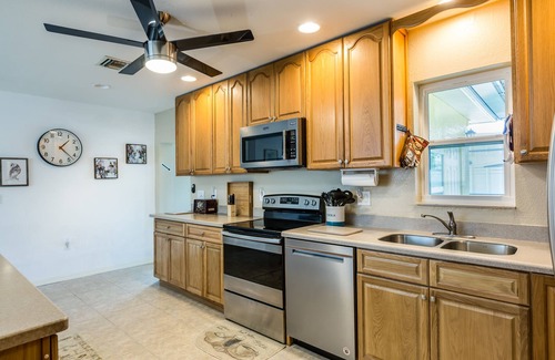 Port Charlotte House | Downtown home, sleeps 6, pool, free WiFi, walk to Library, Doc's, Eatery