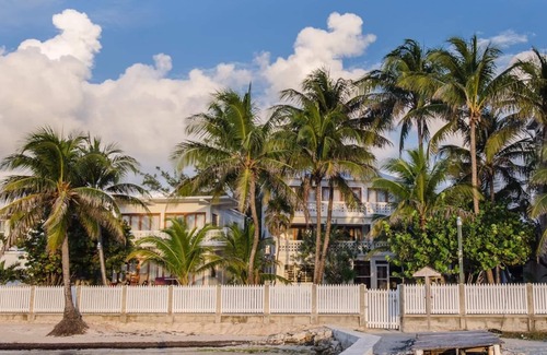 San Pedro Villa | Downtown island life with beachfront