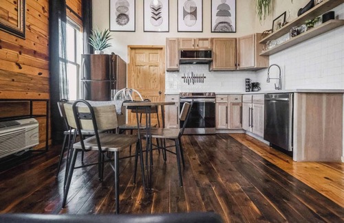 Isle Apartment | Downtown Isle; one block to Lake Mille Lacs beach!