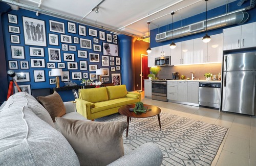 Historic Core Condo | Downtown LA Loft w/Rock & Roll Vibe, Rooftop Pool + Free Parking