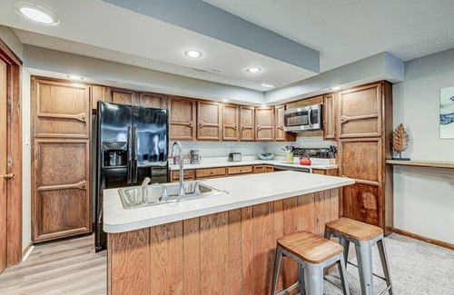 Lebanon House | Downtown Lebanon: Cozy Retreat, Prime Location