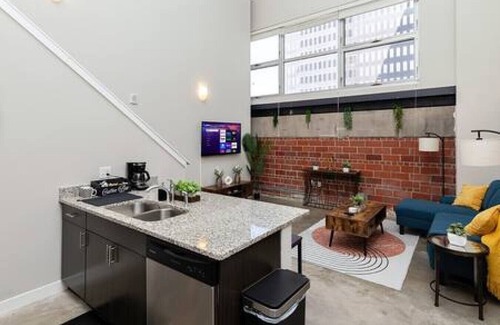 Downtown Des Moines Apartment | Downtown Loft Livin' | 2BD/2BR - Downtown DSM