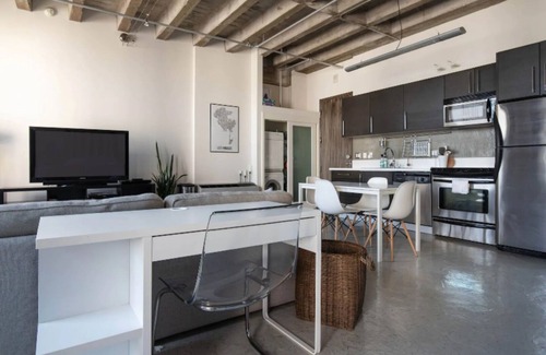 Historic Core Apartment | Downtown Los Angeles Studio Loft with Free Parking