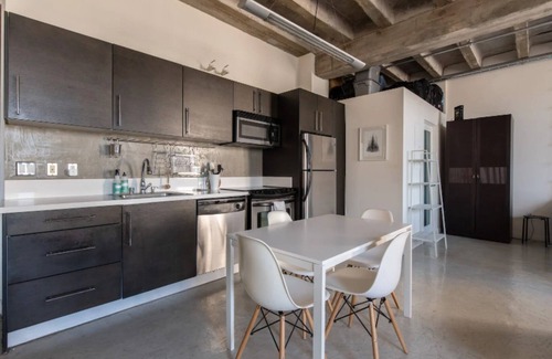Historic Core Apartment | Downtown Los Angeles Studio Loft with Free Parking