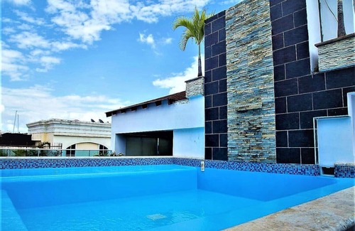 Bella Vista Apartment | Downtown Luxurious 10th Floor Apartment ⭐