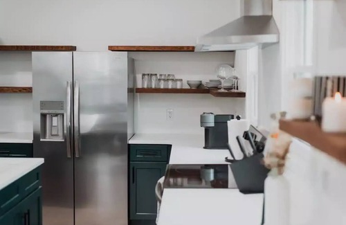 Fletcher Place Apartment | Downtown Luxury APT w/King Bed & 2nd Floor Patio!