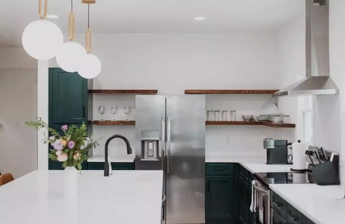 Fletcher Place Apartment | Downtown Luxury APT w/King Bed & 2nd Floor Patio!