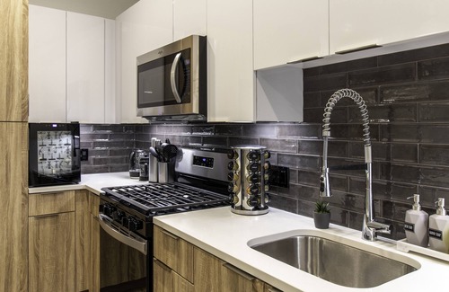 Chelsea Apartment | Downtown Luxury Oasis: King Bed, Gym, Parkingn