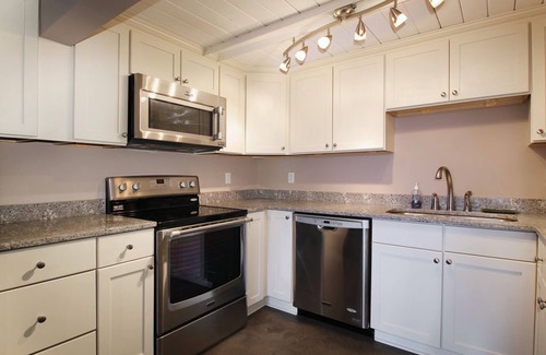 South Main Historic District Condo | Downtown Memphis Condo, Walk To Everything, Sleeps 7