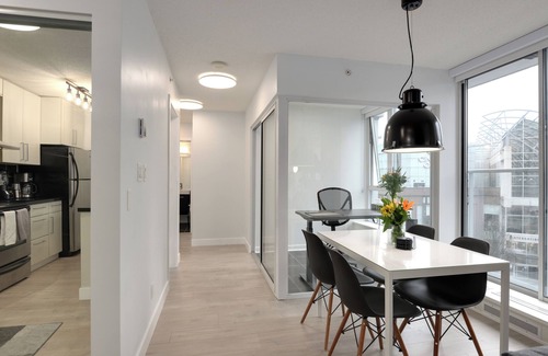 Crosstown Condo | Downtown Modern-Industrial Condo 2bd/2bth + Parking