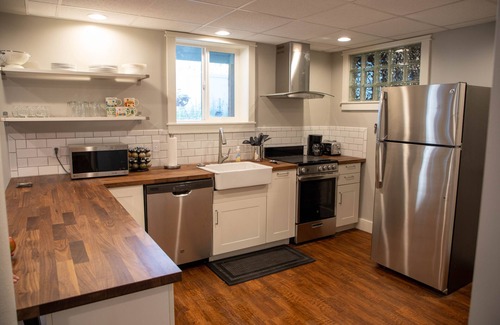 Moscow Apartment | Downtown Moscow Private Downstairs Apartment Sleeps 6.n