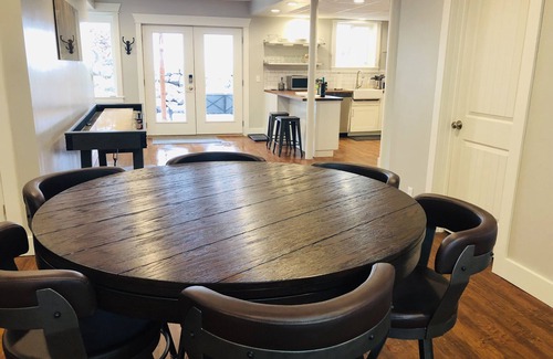 Moscow Apartment | Downtown Moscow Private Downstairs Apartment Sleeps 6.n