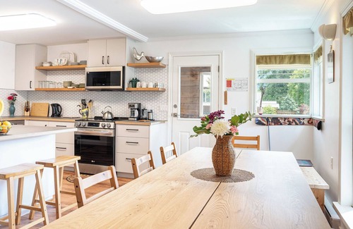 Revelstoke House | * DOWNTOWN * NEW RENOVATED * Walking distance to everything * Family Friendly *