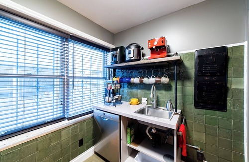 Cornwall House | Downtown Oasis: Spacious 4BR Executive Loft with Rooftop Hot Tub