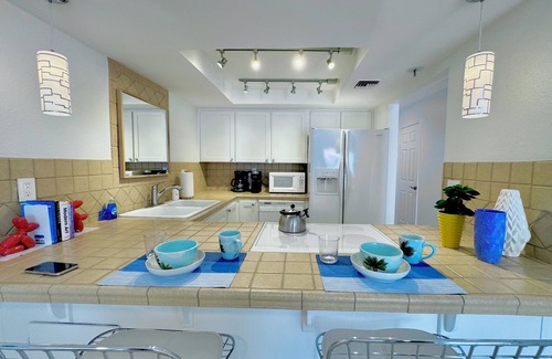 Baristo Condo | Downtown Palm Springs Holiday Loft – New Decor, View Patio, S/W Pools