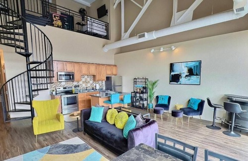 Sandusky Condo | Downtown Pool & Hot Tub Sleeps 8 By Cedar Point Sports Force Kalahari!
