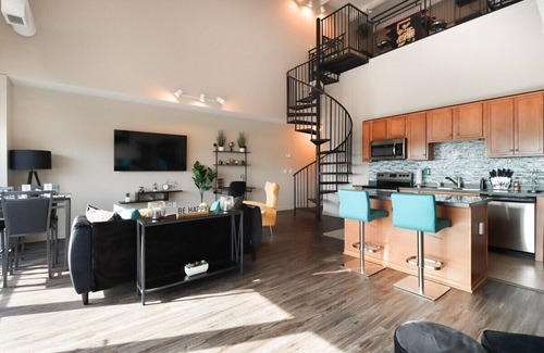 Sandusky Condo | Downtown Pool & Hot Tub Sleeps 8 By Cedar Point Sports Force Kalahari!