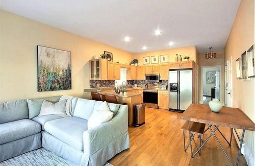 Portsmouth Apartment | Downtown Portsmouth Private Getaway! (CDC Safe)