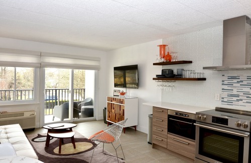 The Pines Condo | Downtown Rehoboth Beach- The Ark 1BR Condo Sleeps 4 w/Balcony & Parking