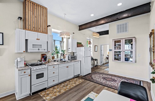 Issue Condo | Downtown Residential Suite across from the Beach