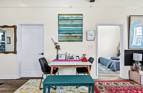 Issue Condo | Downtown Residential Suite across from the Beach