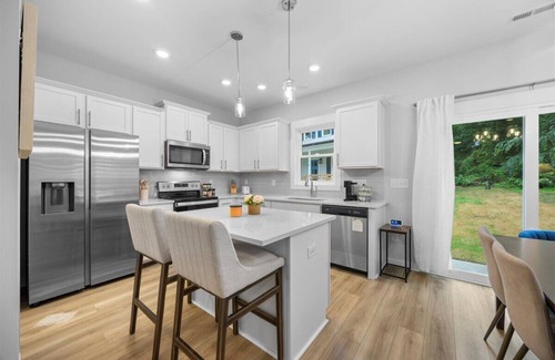 Durham House | Downtown Retreat Near DPAC & Duke + Free Parking