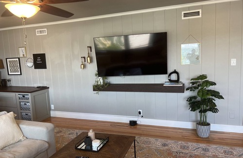 Capital View House | Downtown River House!