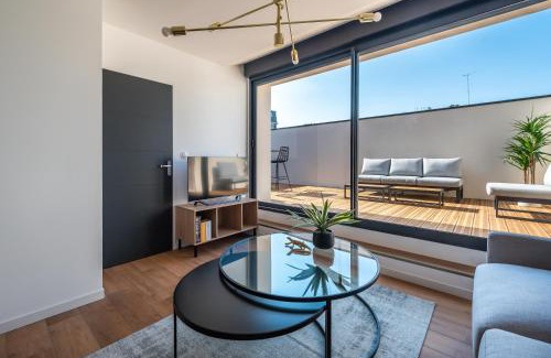 Centre Ville Apartment | DOWNTOWN ROOFTOP - CENTRE VILLE - WiFi - TERRASSE - NETFLIX