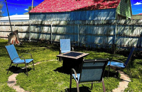 Russell Condo | Downtown Russell-2 Bed/1 Bath/Kitchen/Grill/Firepit-Sleeps 6PP