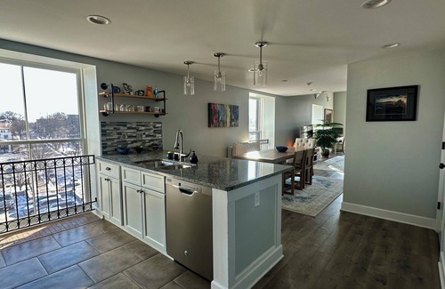 Saratoga Springs Condo | Downtown seasonal rental for Belmont Festival and Saratoga Track Meet