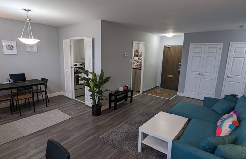Church and Wellesley Apartment | Downtown Skyline View Apartment