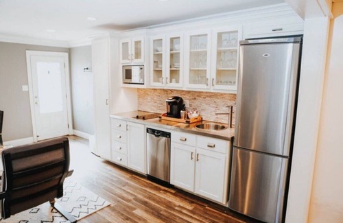 Lake Charles House | Downtown Studio 7 with Kitchen