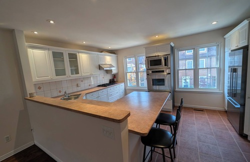 Old Town House | Downtown Townhouse prime location