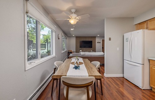 Downtown Anchorage Apartment | Downtown Urban Retreat Sleeps 4