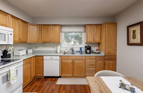 Downtown Anchorage Apartment | Downtown Urban Retreat Sleeps 4