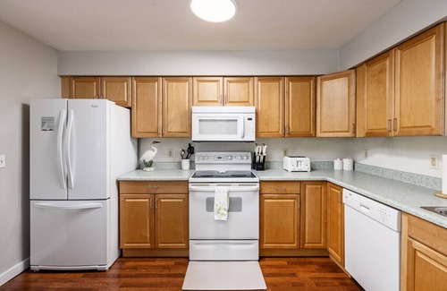 Downtown Anchorage Apartment | Downtown Urban Retreat Sleeps 4