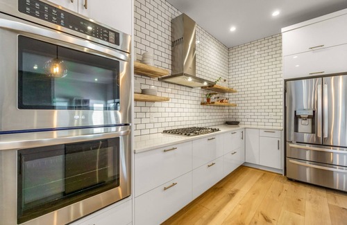 Old Town North House | Downtown Views Deluxe 5/4+ Rooftop Hot Tub!