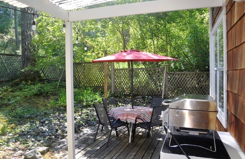 Sturdies Bay House | Dragonfly Cottage - 10 minute walk from ferry!