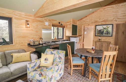 Frankton Cottage | DRAGONFLY, pet friendly, with hot tub in Dunchurch